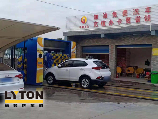 中魯石化加油站配置GD-20A型龍門往復(fù)式全自動電腦洗車機(jī)！加油也可免費(fèi)洗車機(jī)啦！